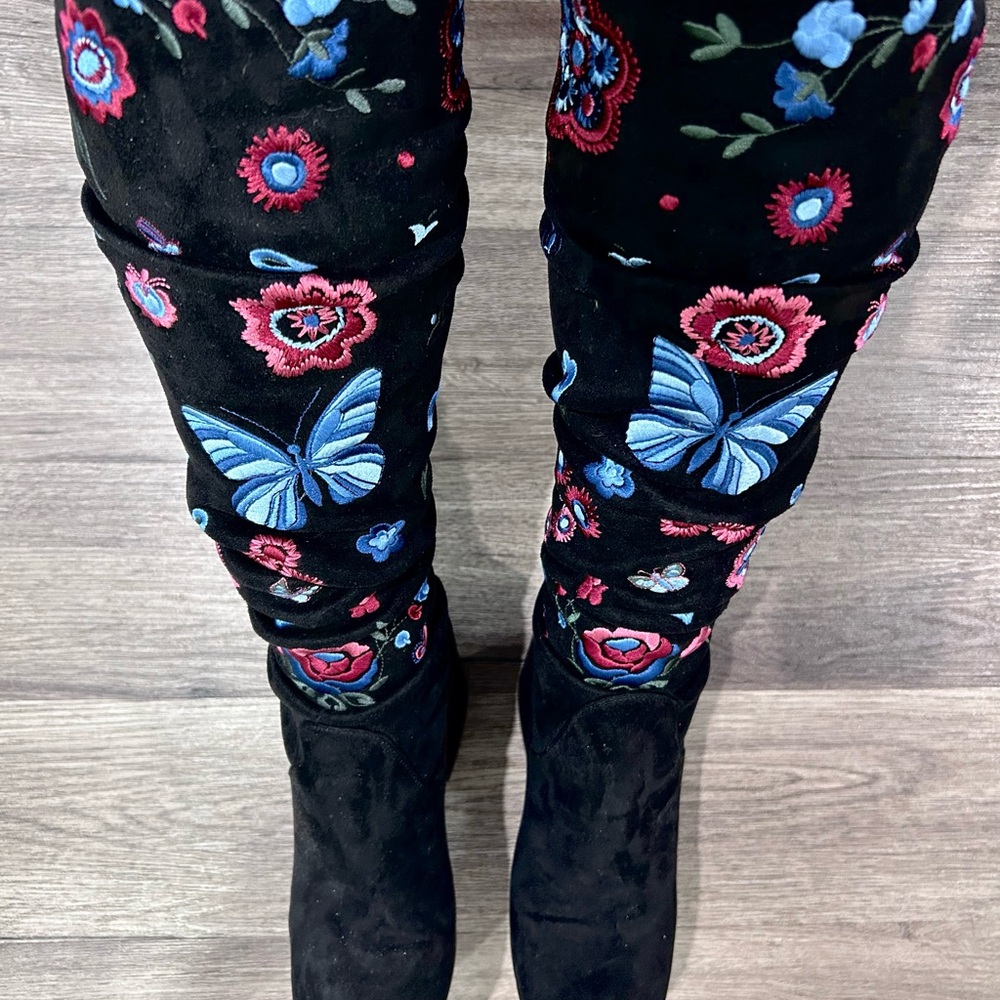 Vero Cuoio Floral Embroidered Black Suede Boots